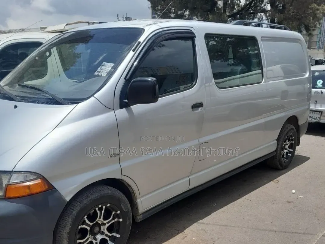 Toyota HiAce 2002 Silver