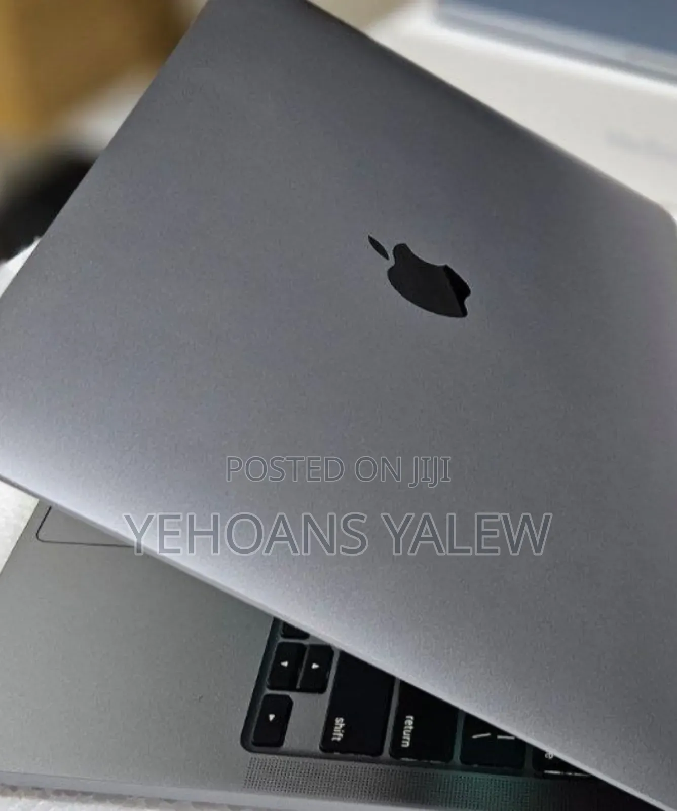 New Laptop Apple MacBook Pro 2022 M2 8GB Apple M2 SSD 256GB