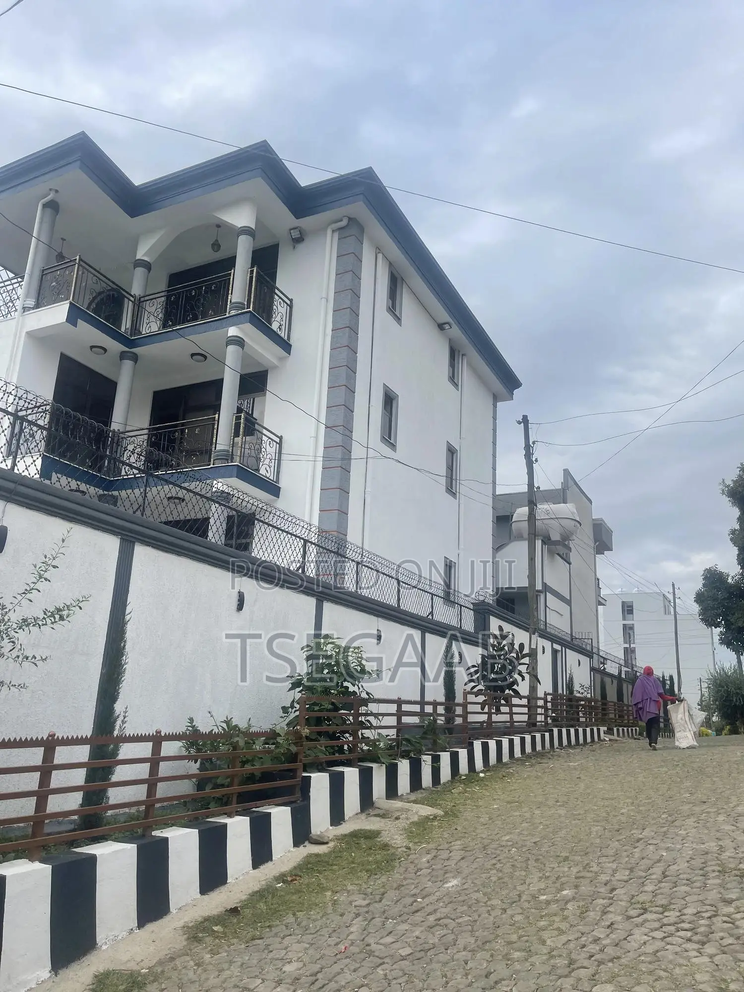 5bdrm Duplex in Kolfe Keranio for rent