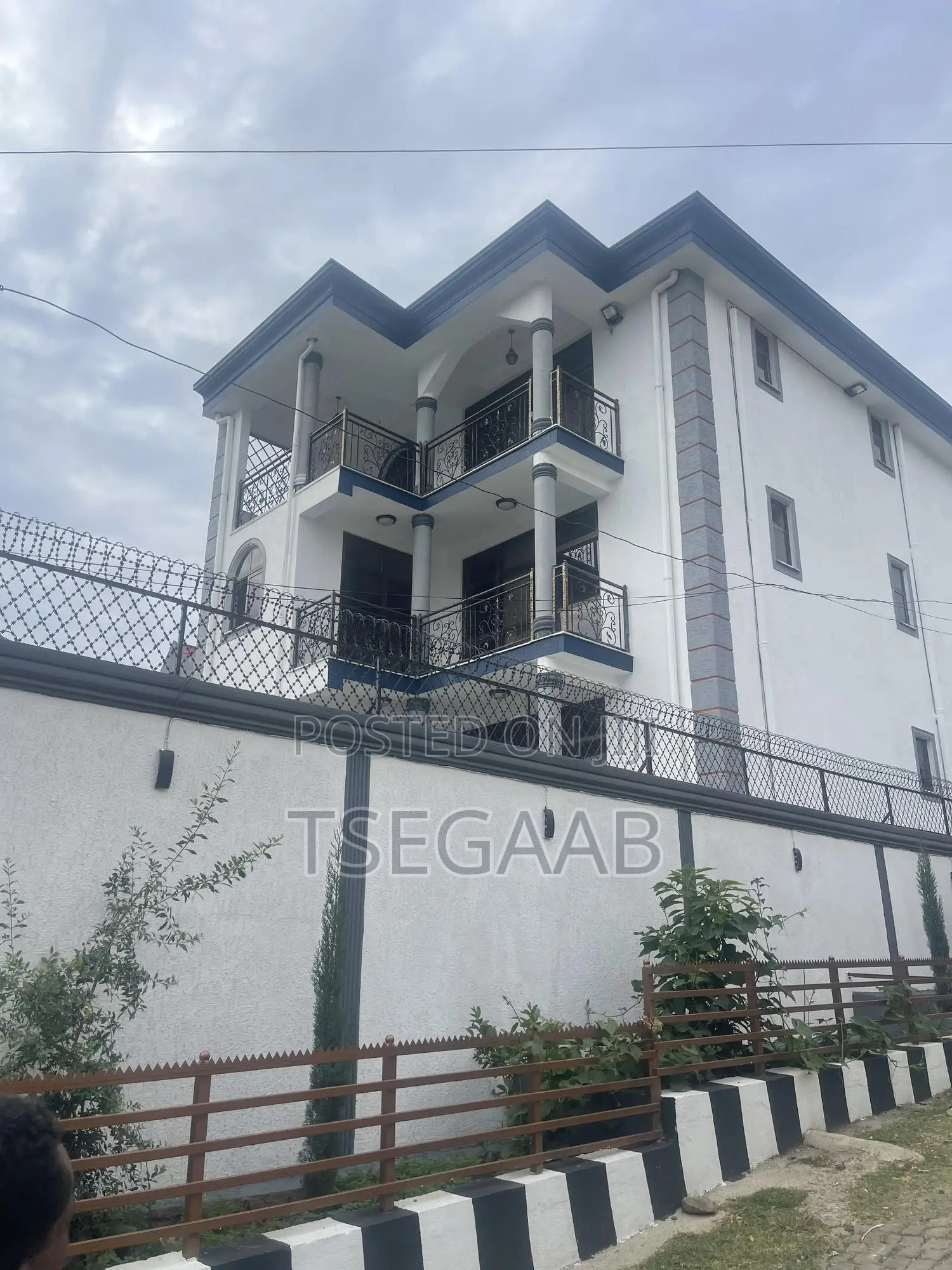 5bdrm Duplex in Kolfe Keranio for rent