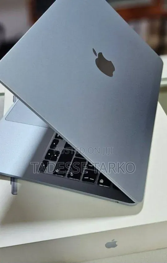 New Laptop Apple MacBook Air 2025 M4 13-inch 16GB Apple M4 SSD 256GB