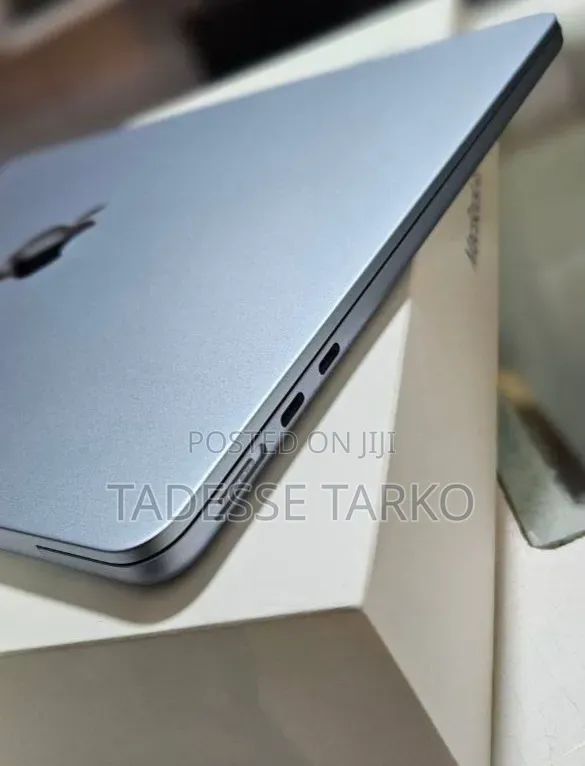 New Laptop Apple MacBook Air 2025 M4 13-inch 16GB Apple M4 SSD 256GB