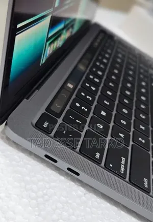 New Laptop Apple MacBook Pro 2022 M2 16GB Apple M2 SSD 256GB