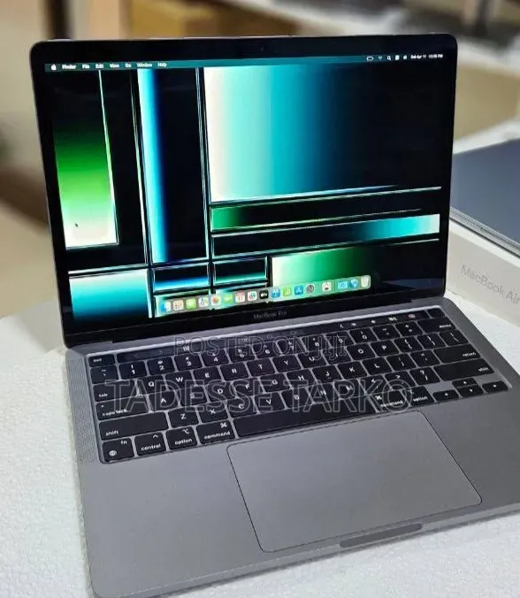 New Laptop Apple MacBook Pro 2022 M2 16GB Apple M2 SSD 256GB