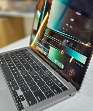 New Laptop Apple MacBook Pro 2022 M2 16GB Apple M2 SSD 256GB