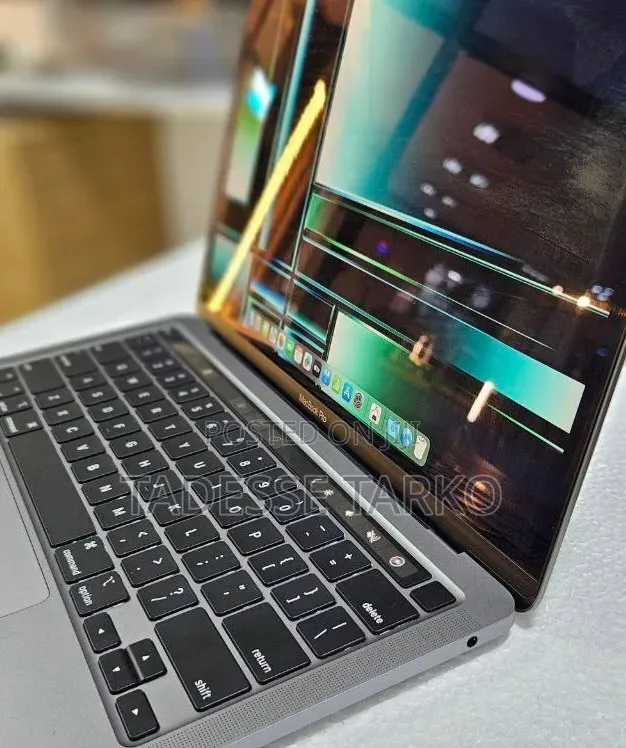 New Laptop Apple MacBook Pro 2022 M2 16GB Apple M2 SSD 256GB