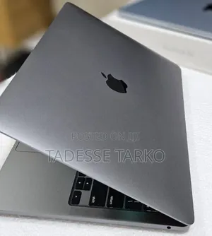 New Laptop Apple MacBook Pro 2022 M2 16GB Apple M2 SSD 256GB