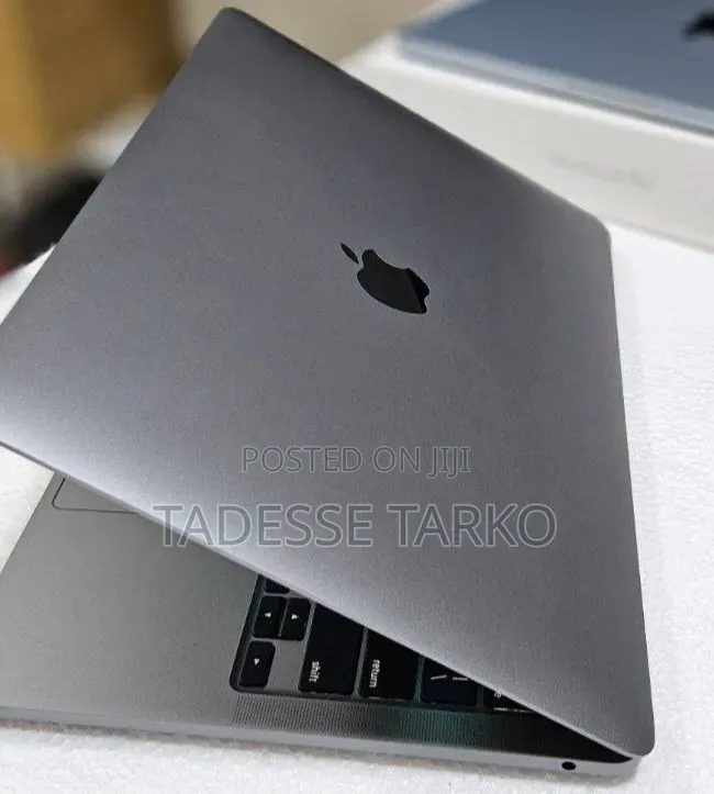 New Laptop Apple MacBook Pro 2022 M2 16GB Apple M2 SSD 256GB