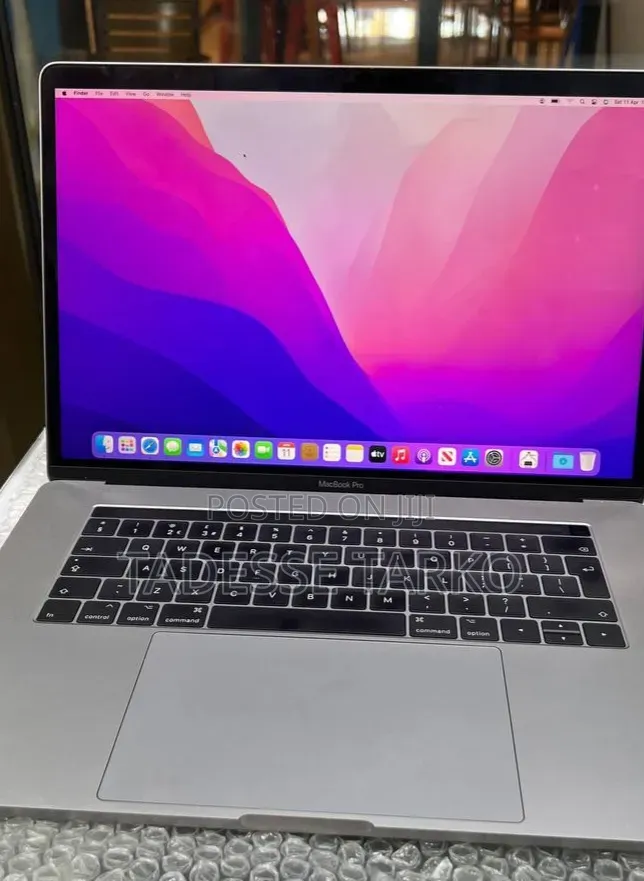 New Laptop Apple MacBook Pro 2017 16GB Intel Core i7 SSD 512GB