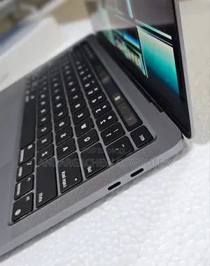 New Laptop Apple MacBook Pro 2022 M2 8GB Apple M5 Max SSD 256GB