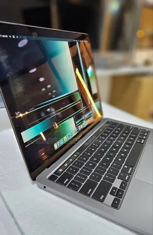 New Laptop Apple MacBook Pro 2022 M2 8GB Apple M5 Max SSD 256GB