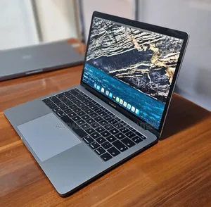 New Laptop Apple MacBook Pro 2017 8GB Intel Core i5 SSD 256GB