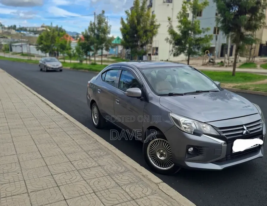 Mitsubishi Attrage 2021 Silver