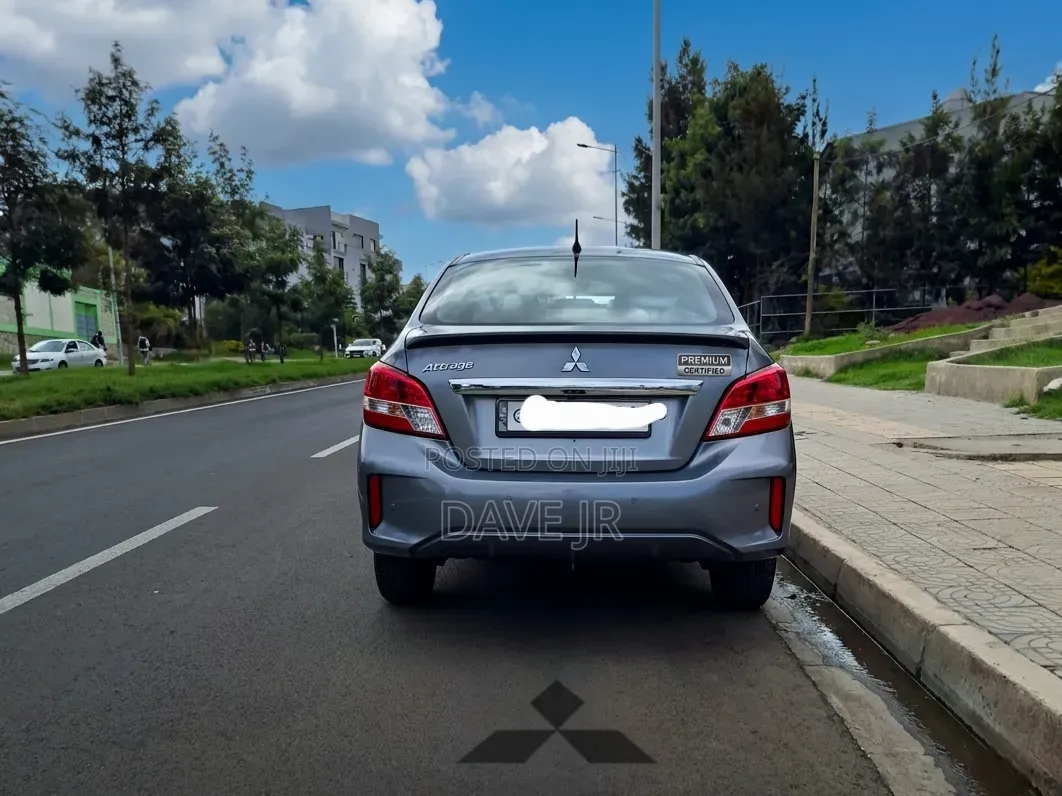 Mitsubishi Attrage 2021 Silver