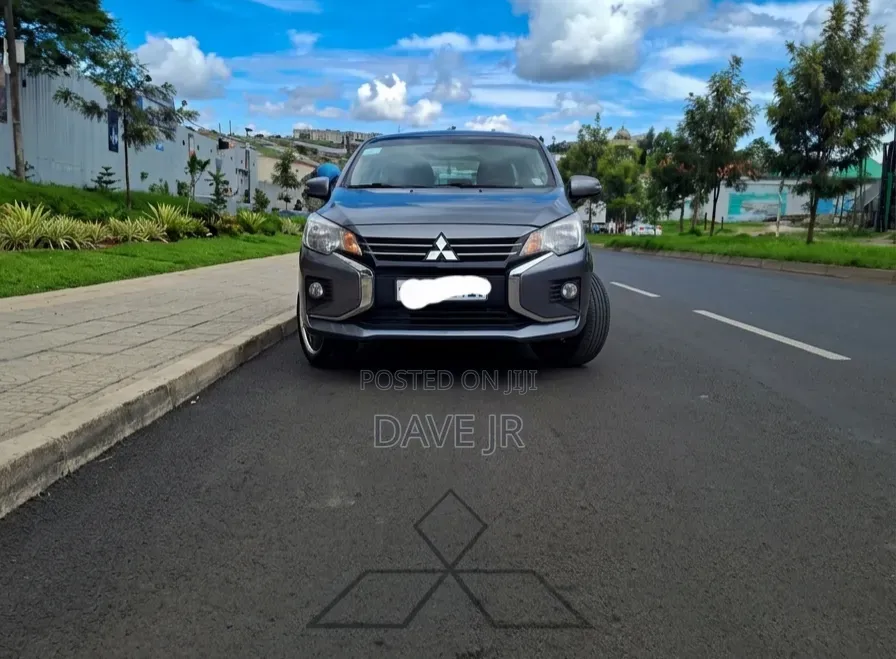 Mitsubishi Attrage 2021 Silver