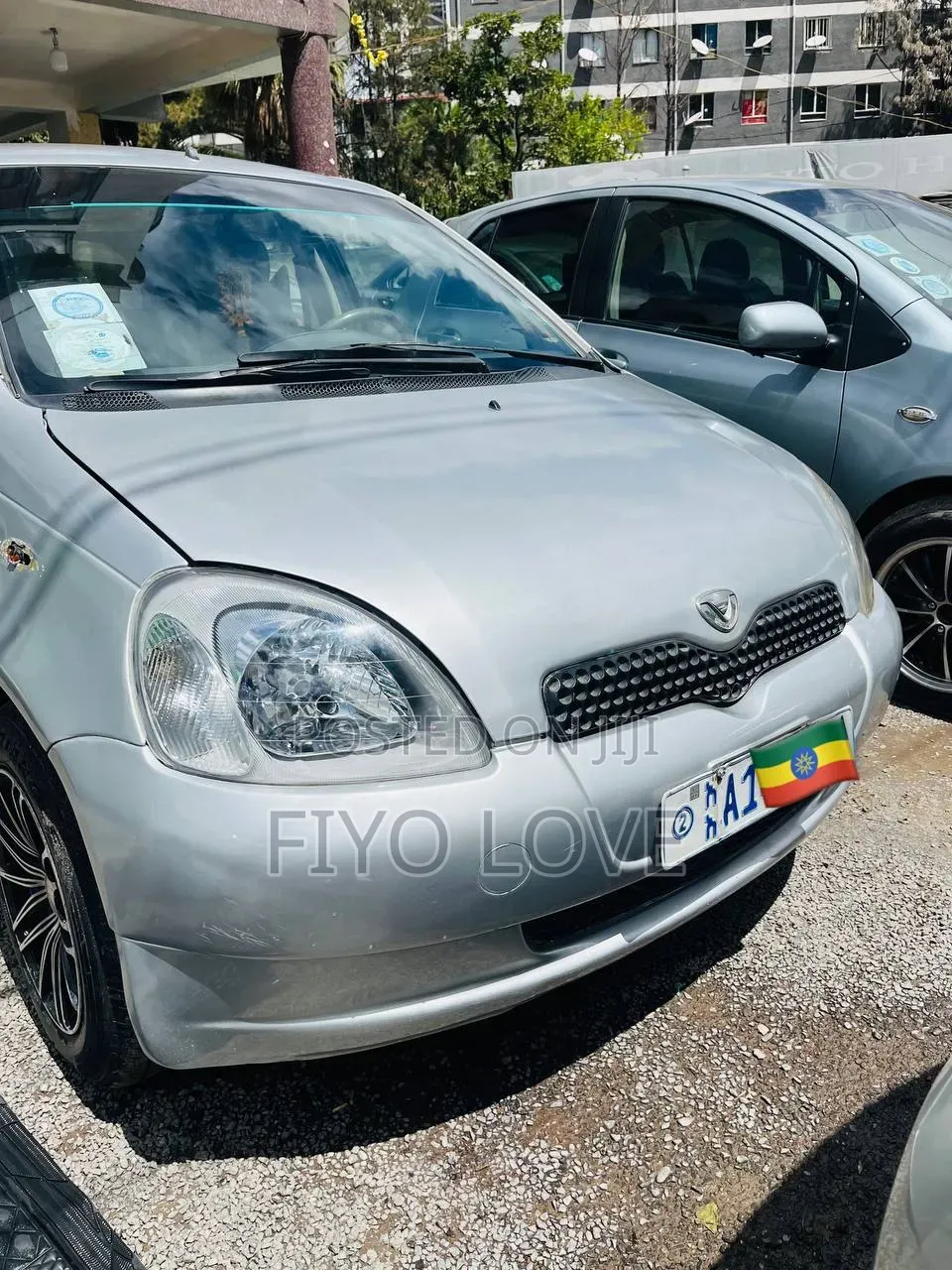 Toyota Vitz 2001 Silver