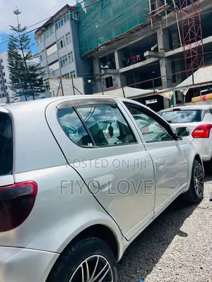 Toyota Vitz 2001 Silver