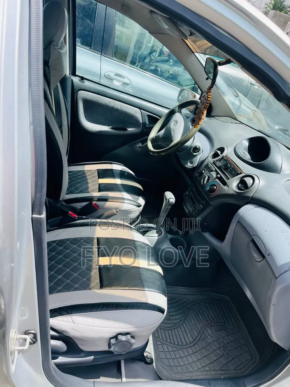 Toyota Vitz 2001 Silver