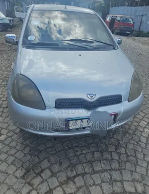 Toyota Vitz 1.0 FWD 3dr 2000 Silver