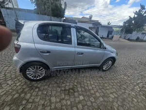Toyota Vitz 1.0 FWD 3dr 2000 Silver