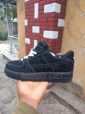 Black Nike Sneaker