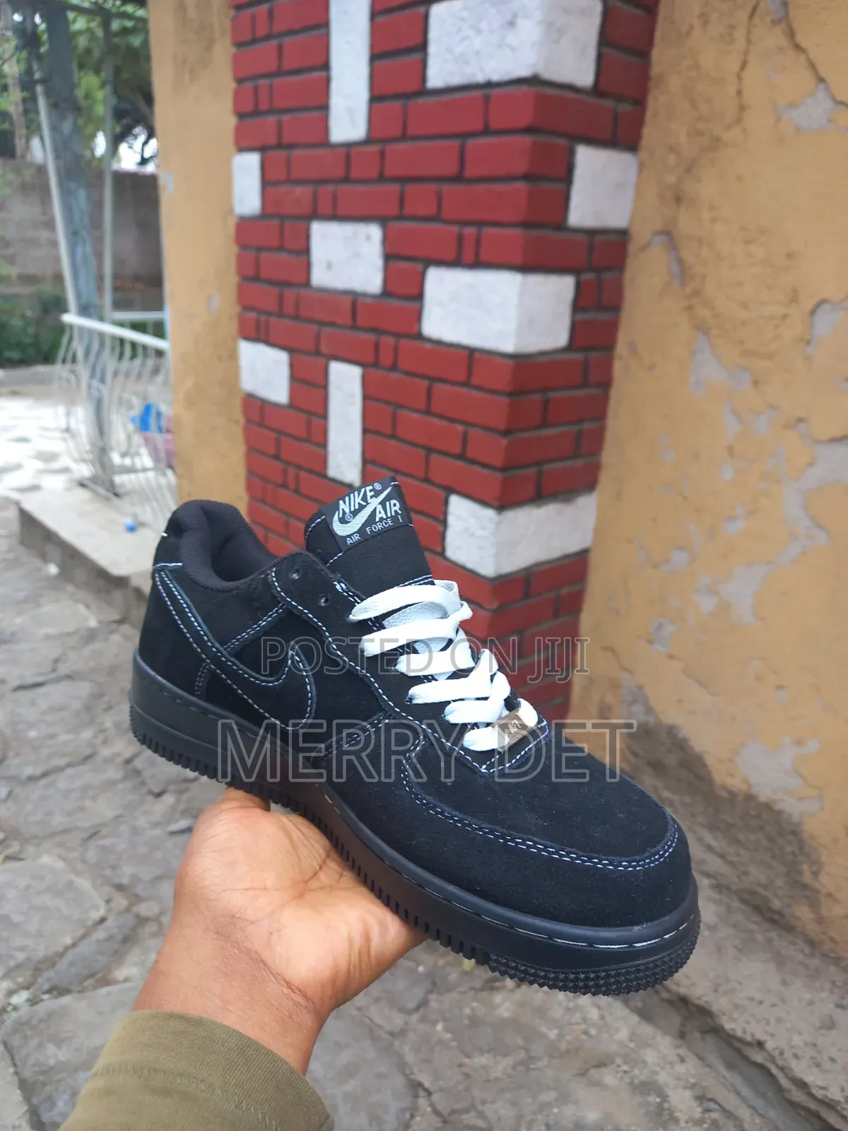 Black Nike Sneaker