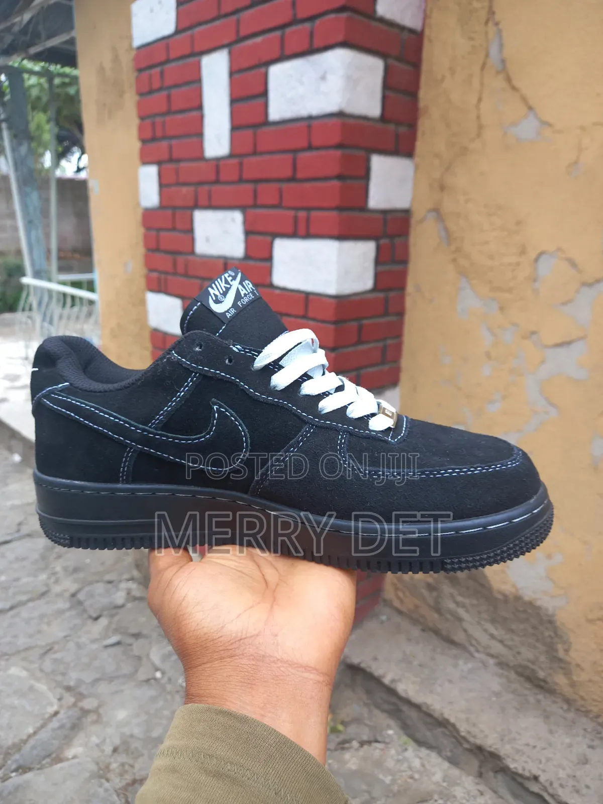 Black Nike Sneaker