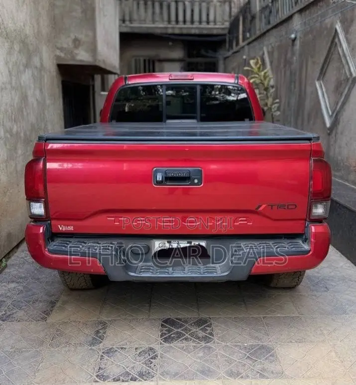 Toyota Tacoma 2018 Red