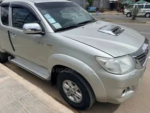 Toyota Hilux 2014 Silver