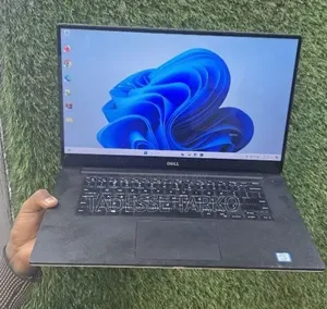 New Laptop Dell Precision 15 5520 16GB Intel Core i7 SSD 512GB
