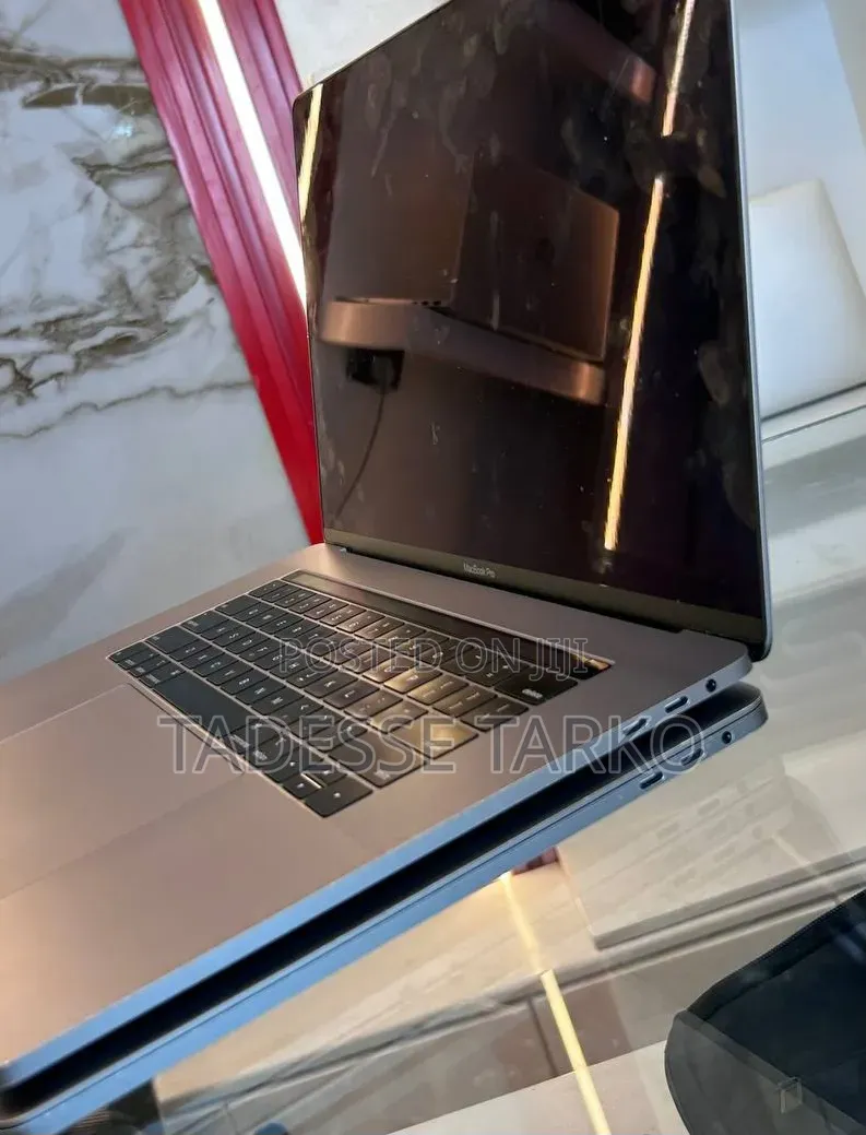 New Laptop Apple MacBook Pro 2018 16GB Intel Core i7 SSD 512GB