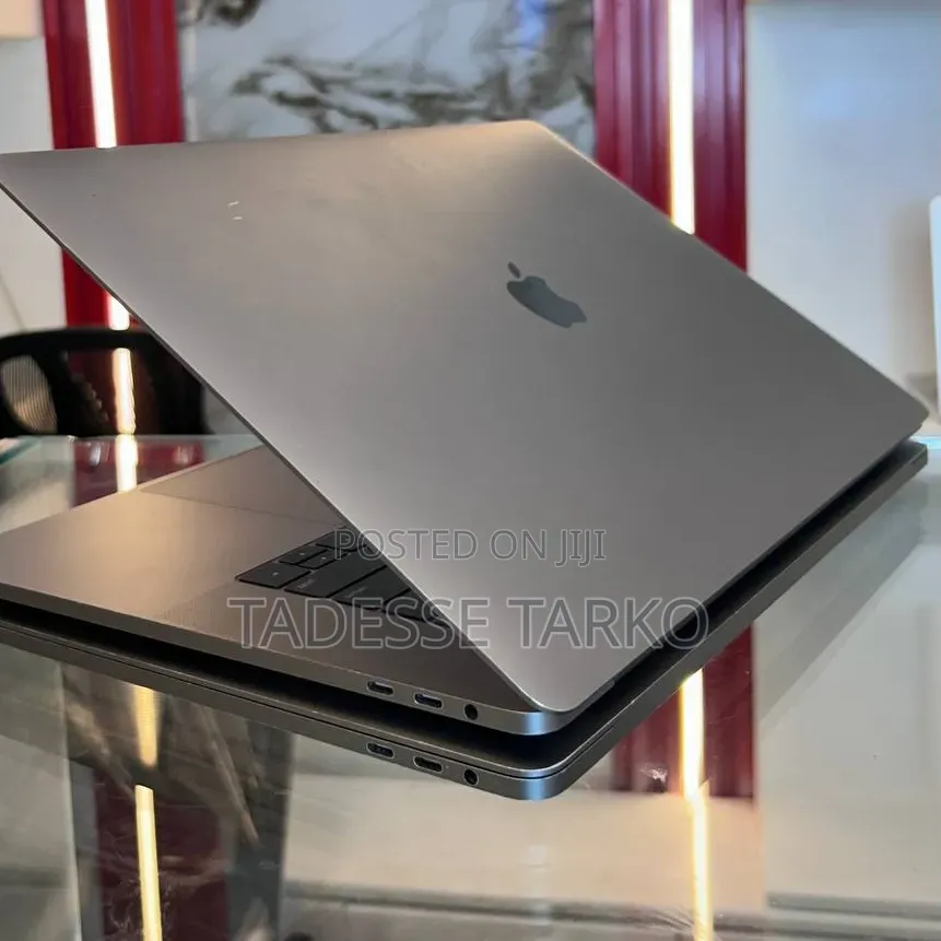 New Laptop Apple MacBook Pro 2018 16GB Intel Core i7 SSD 512GB
