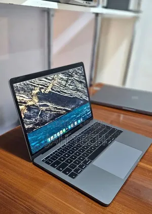 New Laptop Apple MacBook Pro 2017 8GB Intel Core i5 SSD 256GB