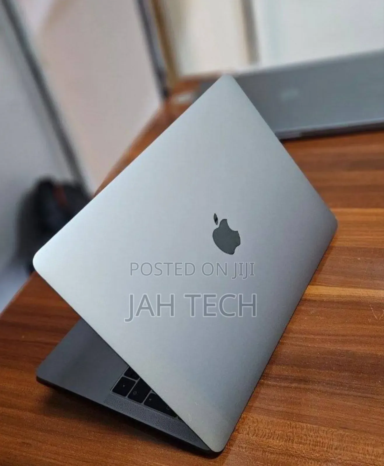 New Laptop Apple MacBook Pro 2017 8GB Intel Core i5 SSD 256GB