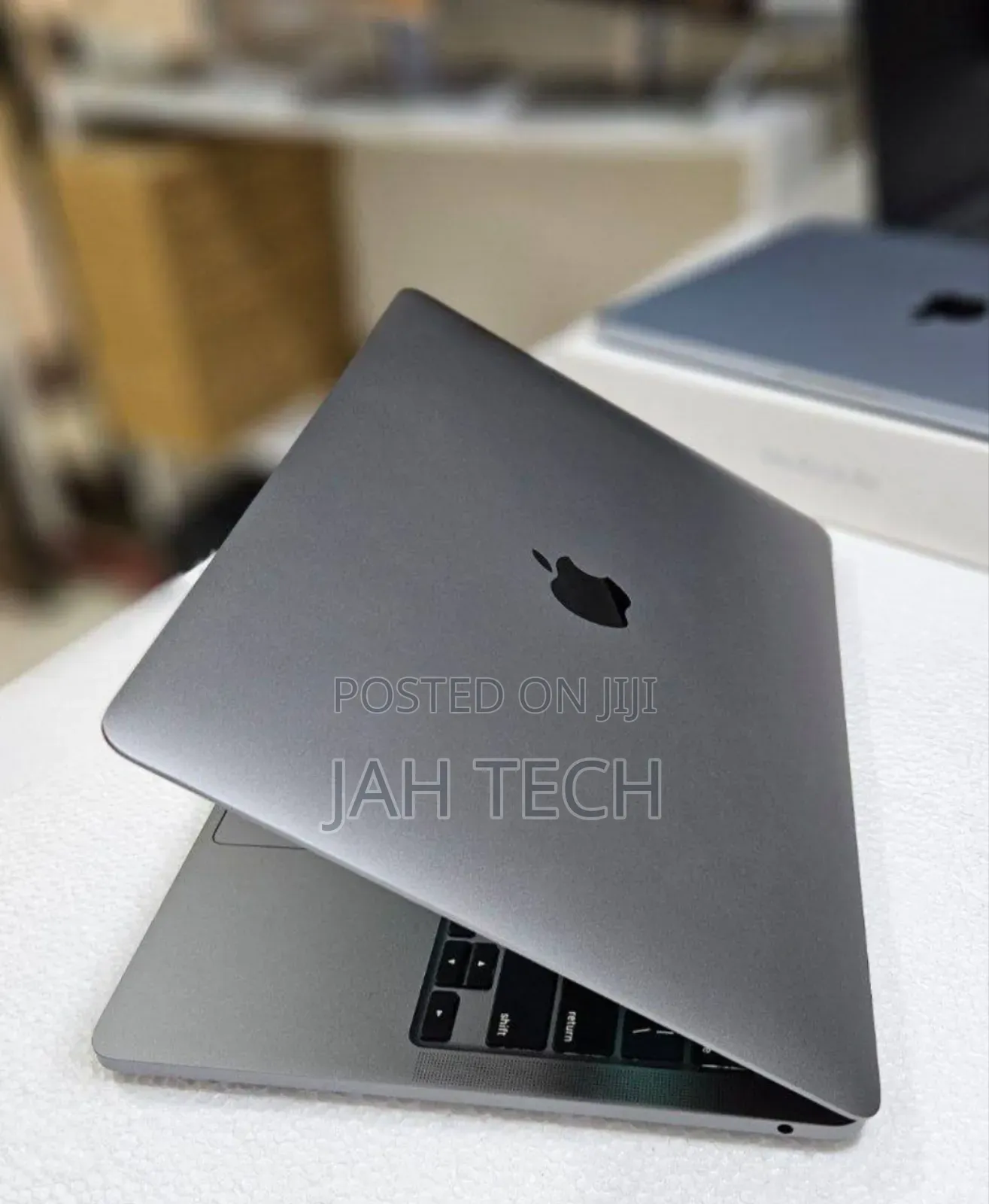 New Laptop Apple MacBook Pro 2023 M2 8GB Apple M2 SSD 256GB