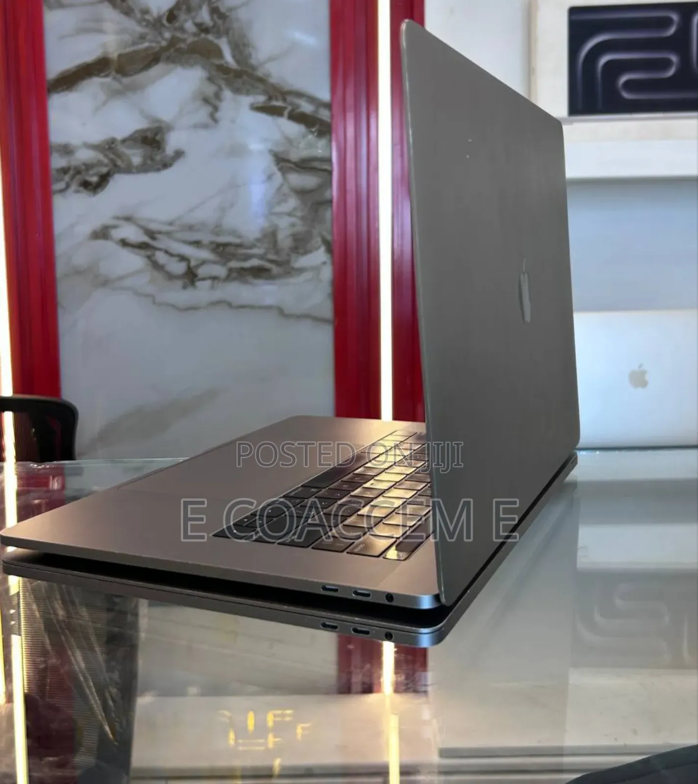 New Laptop Apple MacBook 2018 16GB Intel Core i7 SSD 512GB