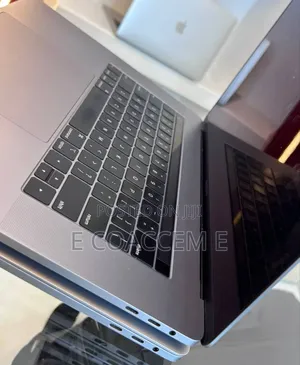 New Laptop Apple MacBook 2018 16GB Intel Core i7 SSD 512GB