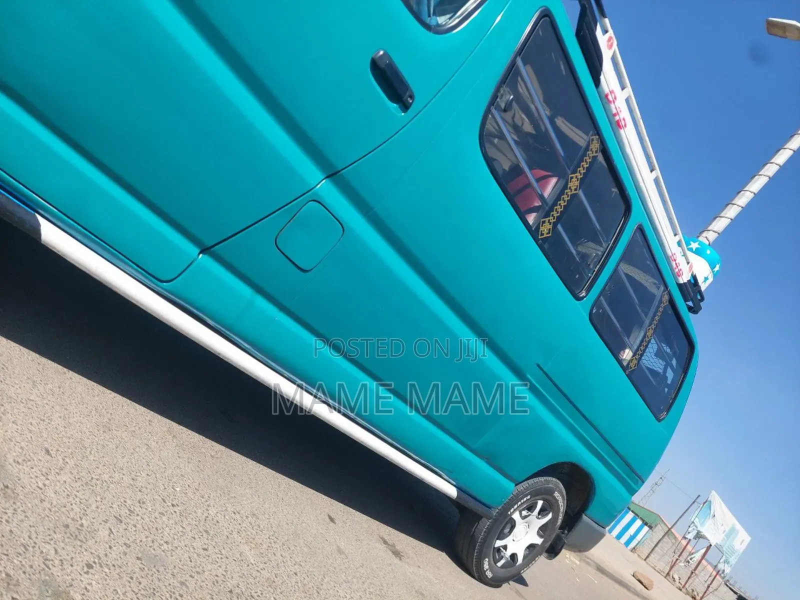 Toyota HiAce 2000 Green