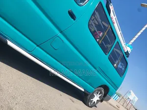 Toyota HiAce 2000 Green