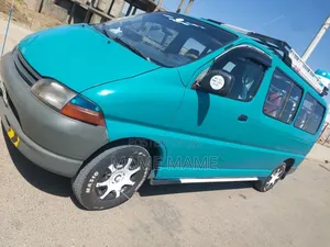 Toyota HiAce 2000 Green