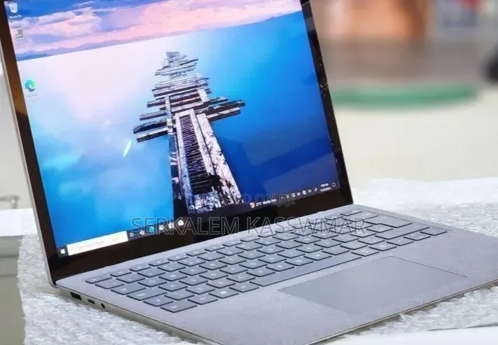 New Laptop Microsoft Surface 8GB Intel Core i5 SSD 512GB