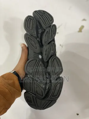 New Balance 9060 Triple Black (The Ultimate Y2k Inspired Sneakers)