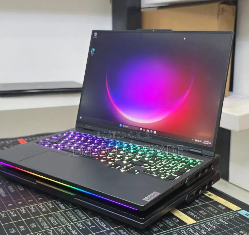 New Laptop Lenovo Legion Pro 7 48GB Intel Core i9 SSD 1T