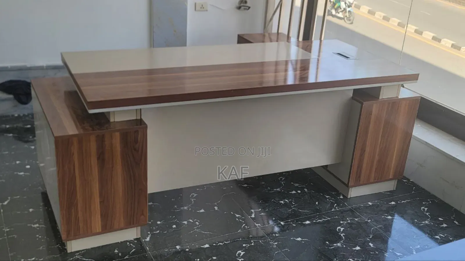 Managerial Table Size 2.40