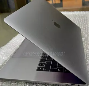 New Laptop Apple MacBook Pro 2017 16GB Intel Core i7 SSD 512GB