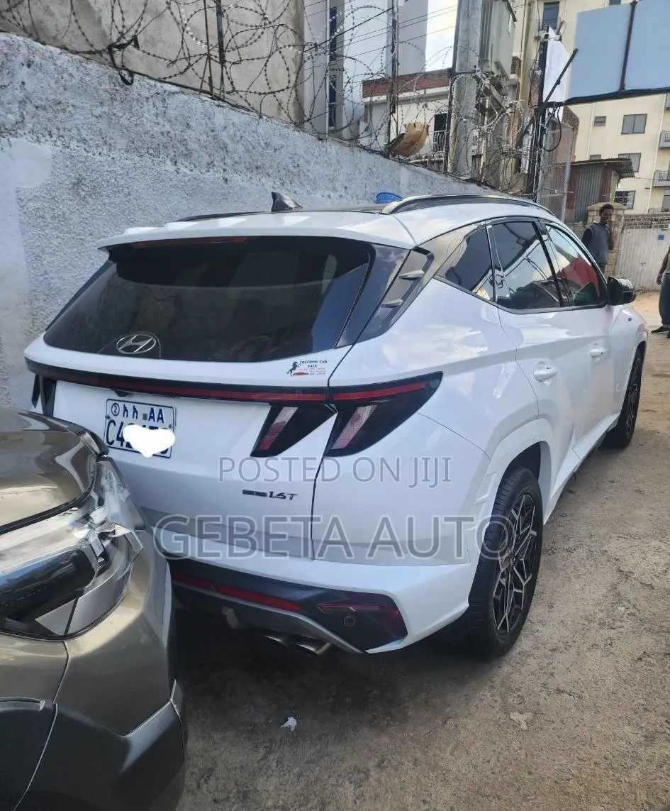 Hyundai Tucson 2022 White