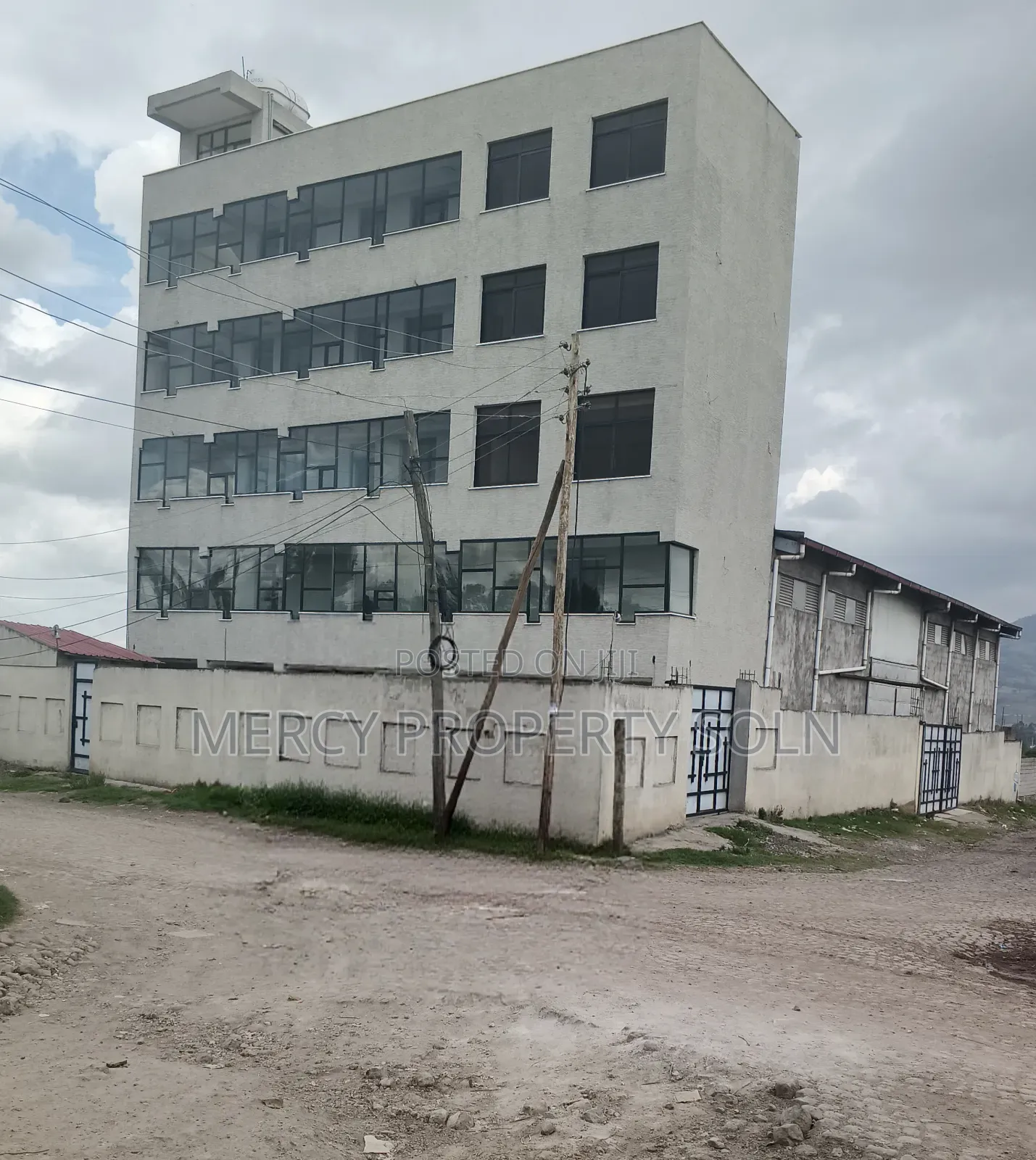 የሚሸጥ መጋዘን ቃሊቲ አዲስ አበበ Warehouse for Sale With G+5 Office in Kality A.A