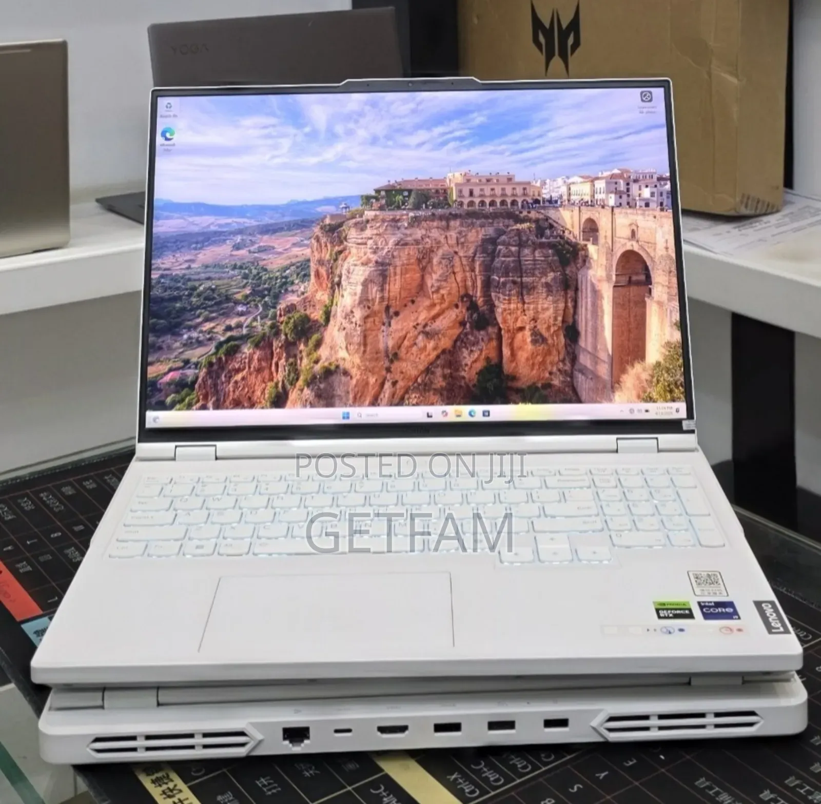New Laptop Lenovo G700 16GB Intel Core i9 SSD 1T