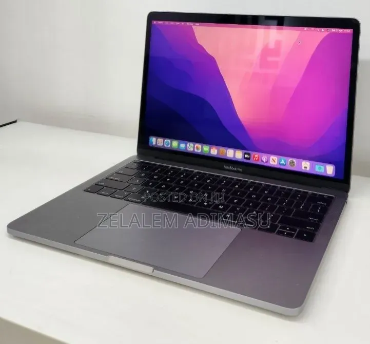 New Laptop Apple MacBook Pro 2017 8GB Intel Core i7 SSD 128GB