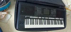 Keyboard Yamaha PSR S750
